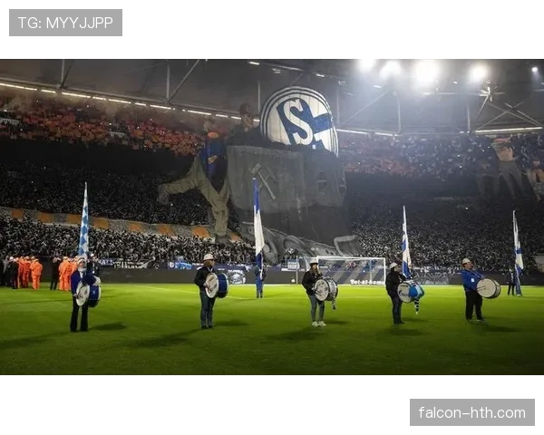 沙尔克主帅战术革新显成效，球队状态回升开启复苏新篇章