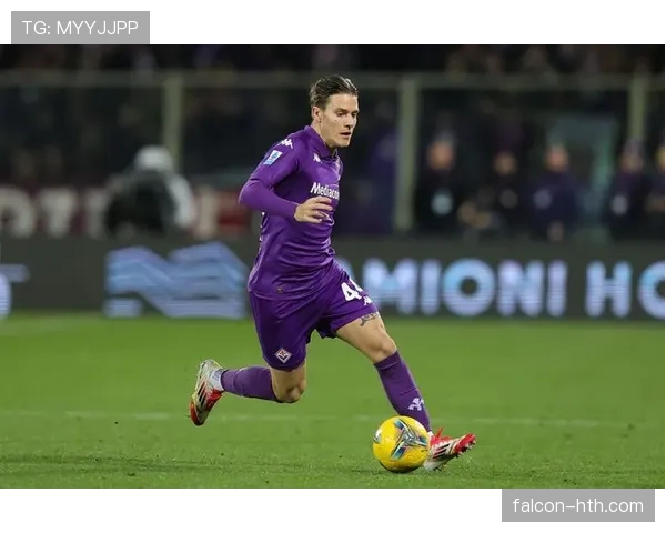 佛罗伦萨中场新星发挥稳健,助球队斩获关键胜利 佛罗伦萨中场新星发挥稳健,助球队斩获关键胜利