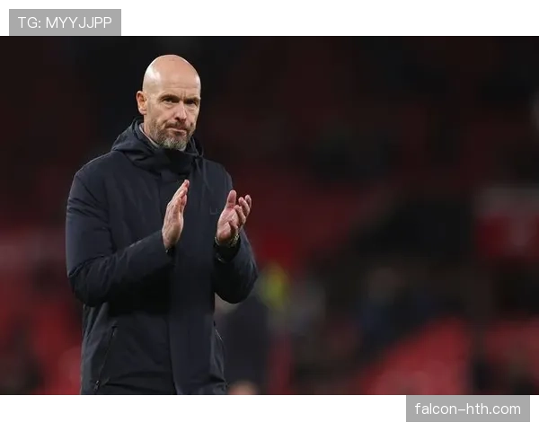 滕哈赫执教成功背后的关键因素分析：战术创新与团队凝聚力的均衡作用